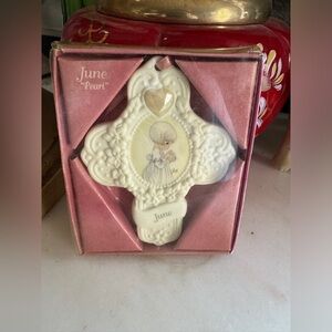Vintage Enesco 1998 Precious Moments June Cross